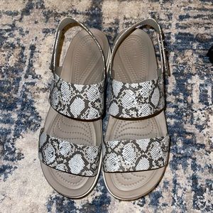 Snake skin/cream platform croc sandals size 10